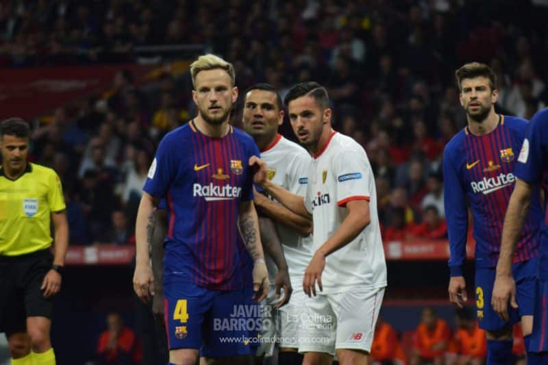Mercado y Sarabia junto a Rakitic en la Final de Copa de 2018 entre Sevilla FC y FC Barcelona | Imagen: Javier Barroso