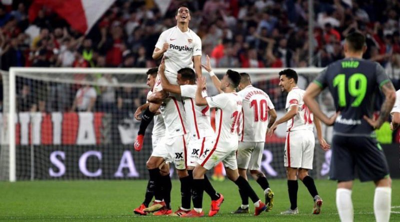 Ben Yedder y sus compañeros, celebrando uno de los tantos conseguidos por el Sevilla ante la Real Sociedad | Imagen: Sevilla FC noticias hoy