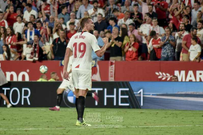 De Jong, durante el partido entre el Sevilla y la Real Sociedad | Imagen: La Colina de Nervión - Javi Barroso
