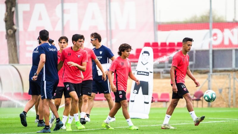 Carlos Álvarez, Juanlu y otros canteranos, entrenando con el Sevilla | Imagen: Sevilla FC