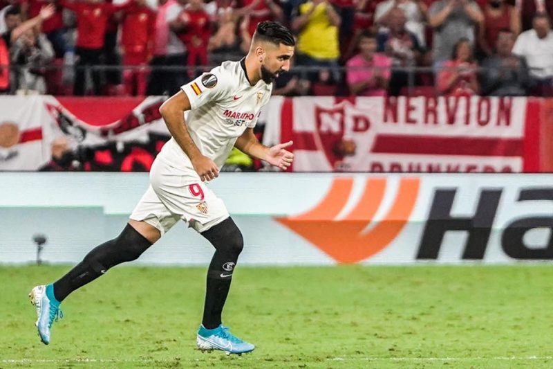 Dabbur salta al césped del Sánchez Pizjuán. | Imagen: Sevilla FC