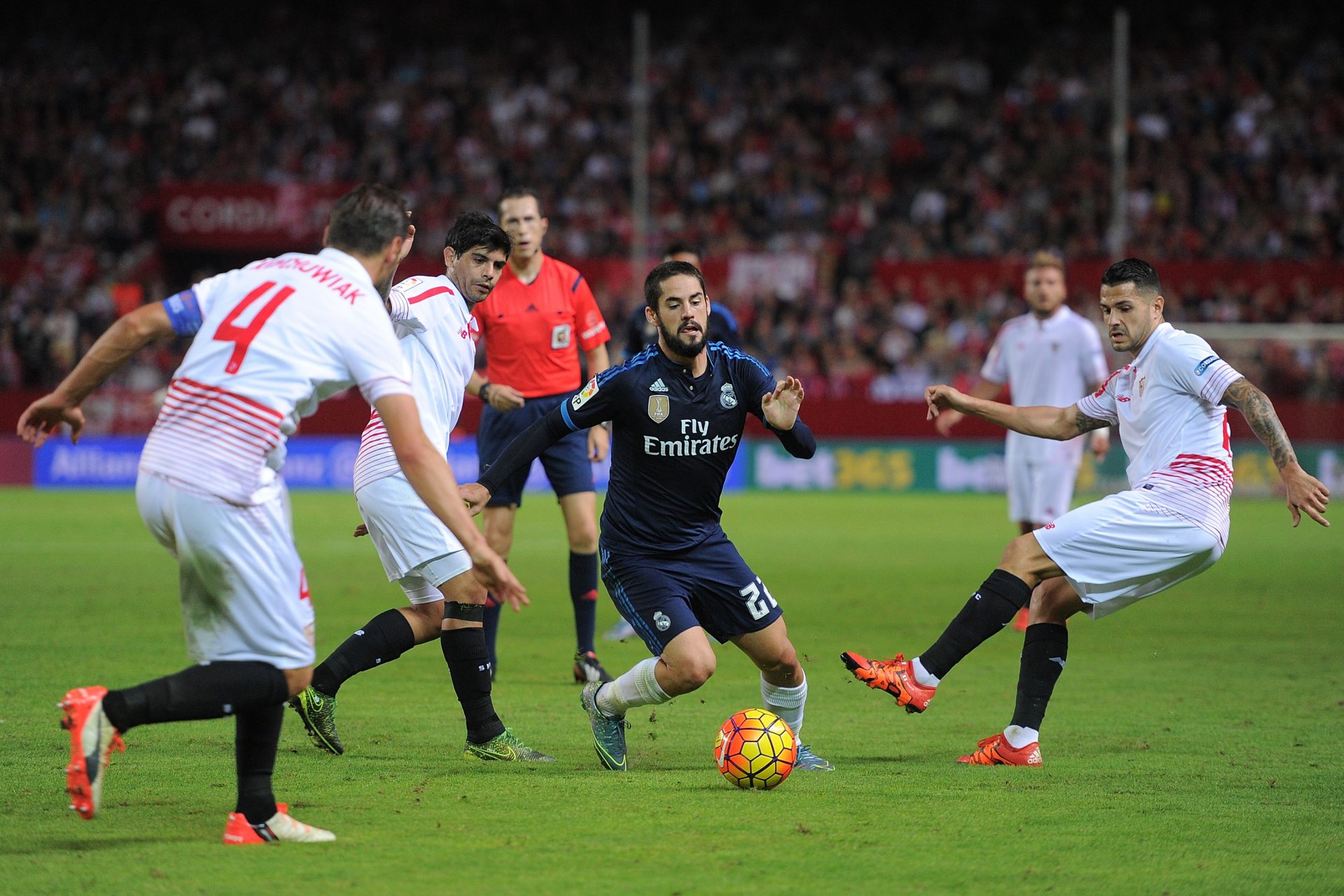 Isco Alarcón jugando frente al Sevilla FC, su opción primordial de cara al mercado de fichajes