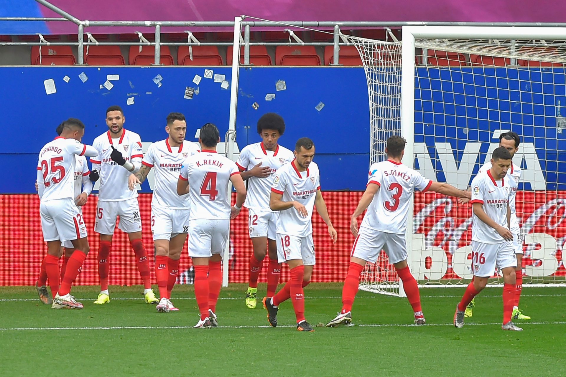 Los pupilos de Julen Lopetegui celebran un gol ante el Eibar