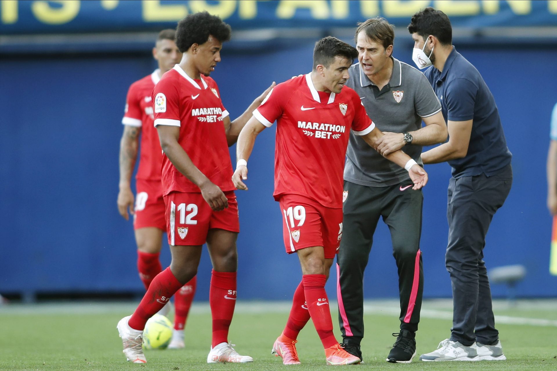 El Sevilla FC cayó por 4-0 contra el Villarreal y con las malas noticias de la expulsión de Diego Carlos
