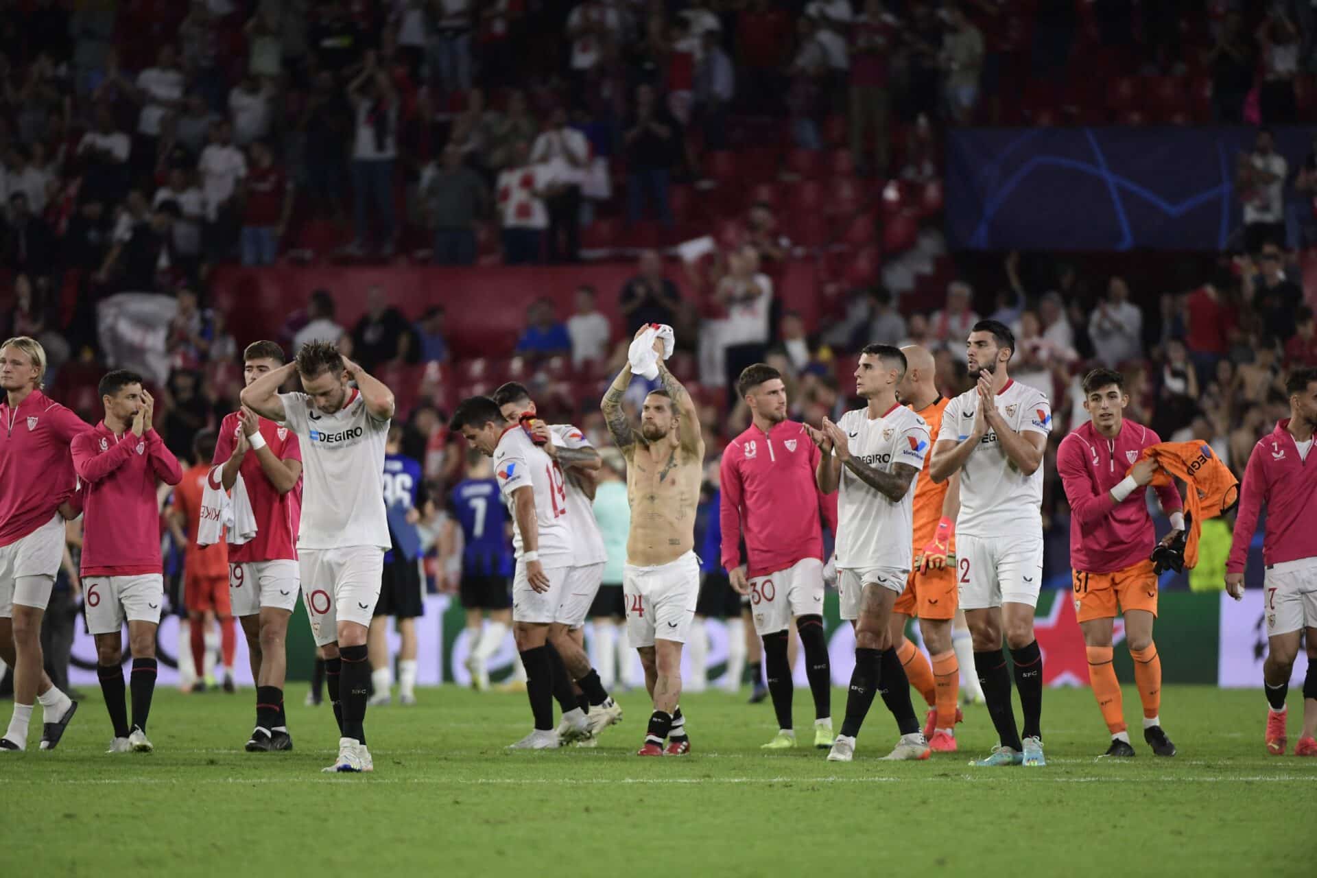 Los de Jorge Sampaoli, tras el encuentro de Champions League del Sevilla FC