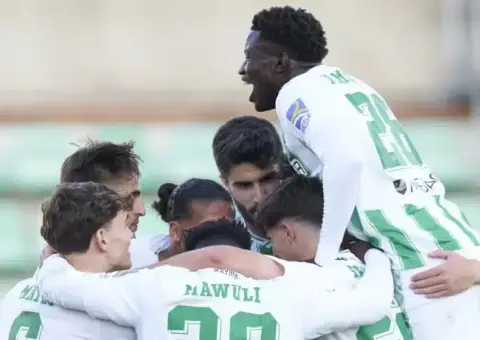 Varios equipos se interesan por Nobel Mendy