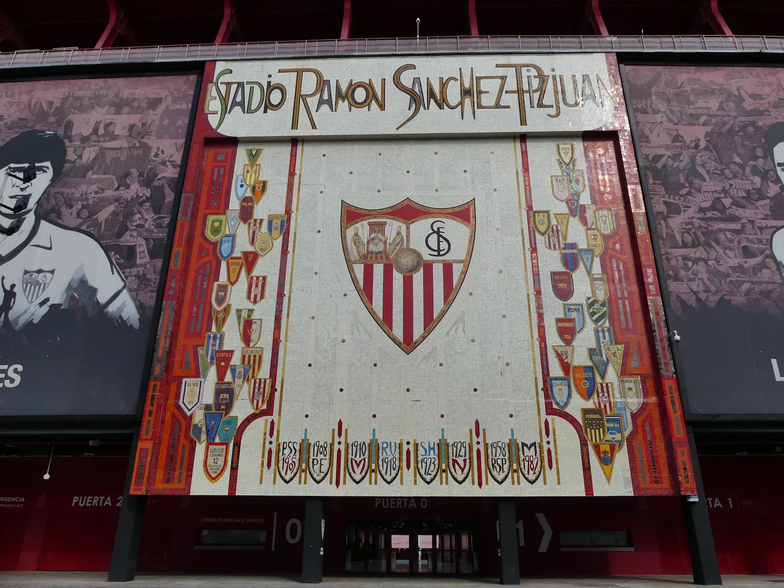 El Sevilla remonta al Espanyol y respira en Nervión