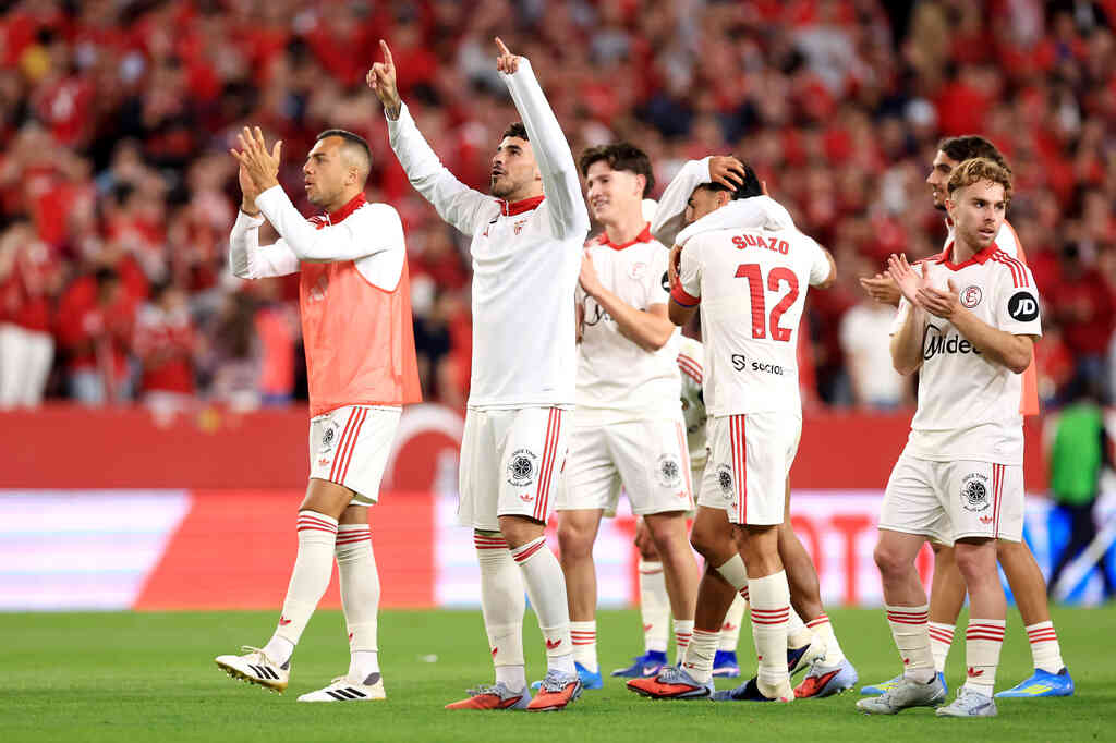 Noticias del Sevilla FC: se analizan las probabilidades de permanencia, descenso y alcanzar Europa.