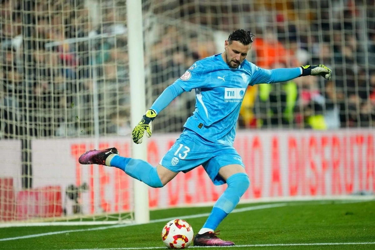Dimitrievski renueva y agita los fichajes Valencia CF