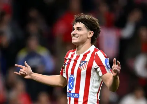 Julián Álvarez y fichajes Atlético de Madrid: Barça se atasca