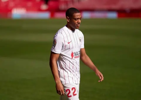El Betis recibe el nombre de Martial cuatro años después de Nervión
