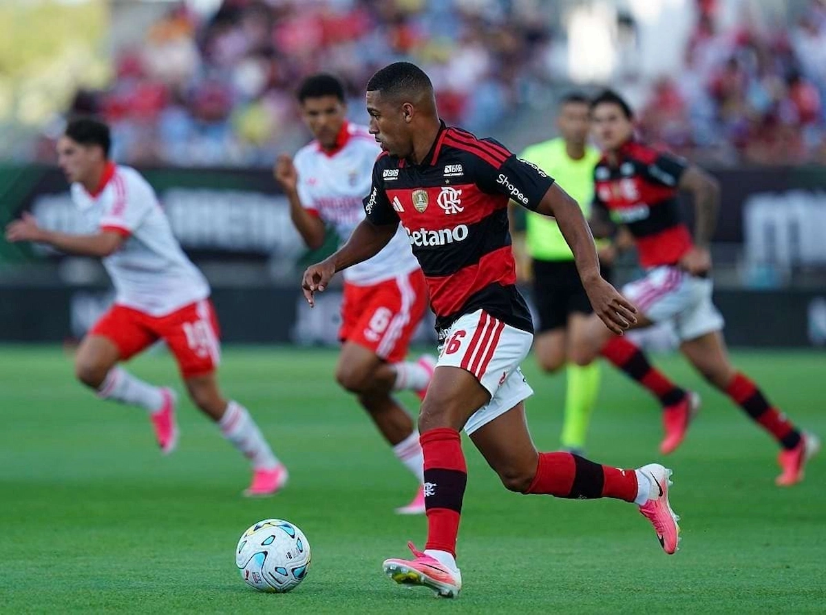 Samu Lino salió por Almada