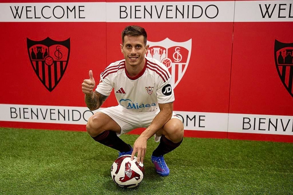 Alfon González toma fuerza en el Valencia con el Sevilla FC de fondo-2