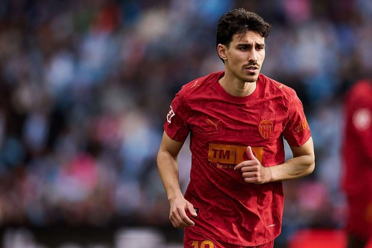 Por qué el Valencia sigue sin cerrar el lateral que pide Corberán-3