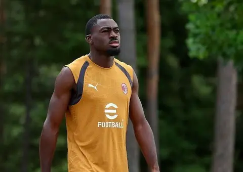 El Milan deja fuera a Youssouf Fofana y el Betis lo vuelve a mirar