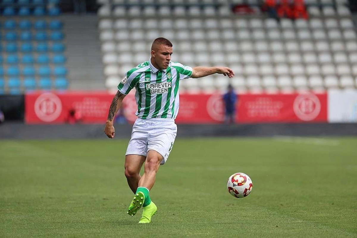 El Betis negociaba la salida de Pablo García; él respondió con un gol en Mestalla_2