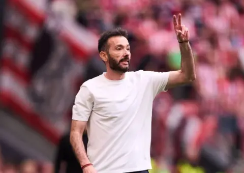El Sevilla FC sigue preparando el duelo ante el Valencia con Corberán a punto del colapso