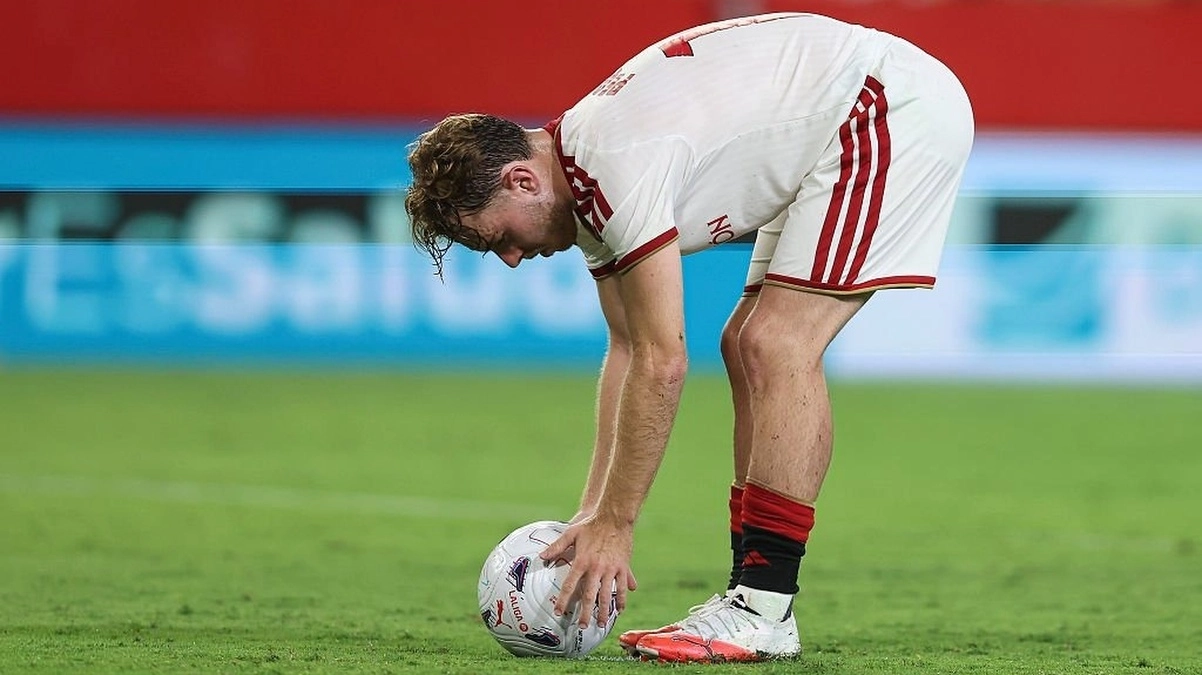 Peque se queda sin sitio: cuatro jornadas en blanco con el Sevilla-2