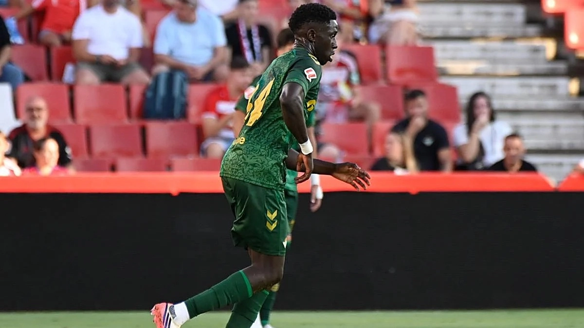Real Betis y Gnangoro Bouaré: el 50% que no garantiza su regreso-2