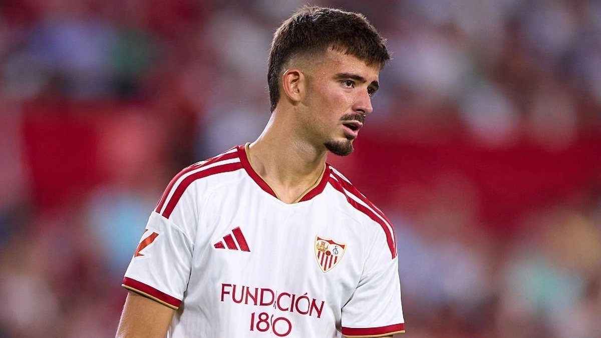 Agoumé y Kike Salas, dos activos blindados del Sevilla ante el foco de la Premier