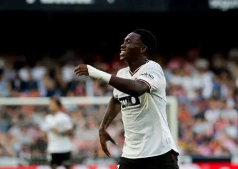 60 millones por Otorbi: el Valencia CF dobla su cláusula con el Liverpool al acecho