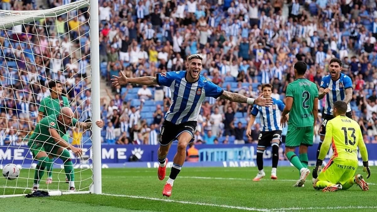 Chelsea, Tottenham y Brighton siguen a Roberto Fernández
