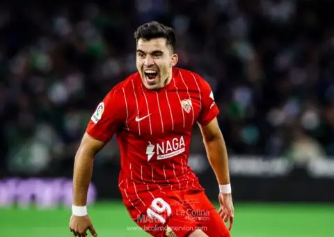 El Sevilla FC renueva el contrato de Marcos Acuña