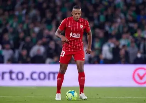 El Manchester United piensa en Jules Koundé