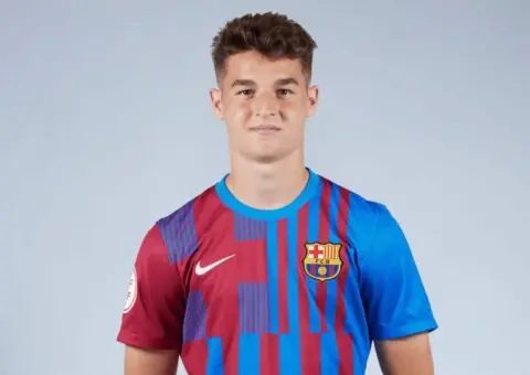 El Sevilla FC sigue la pista a Mika Mármol, canterano del FC Barcelona