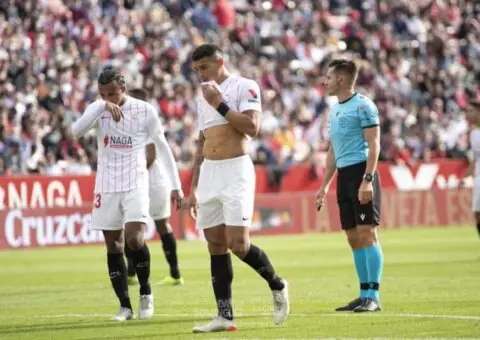 La salida de Diego Carlos… y la de Koundé