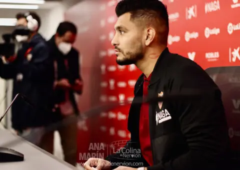 ‘Tecatito’ Corona: «Voy a buscar hacer historia con el Sevilla FC»