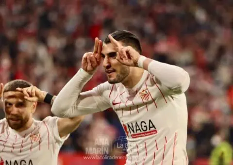 El Valencia CF busca una alternativa a Rafa Mir