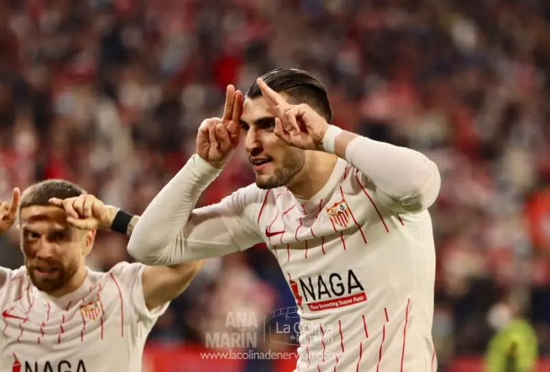 El Valencia CF busca una alternativa a Rafa Mir