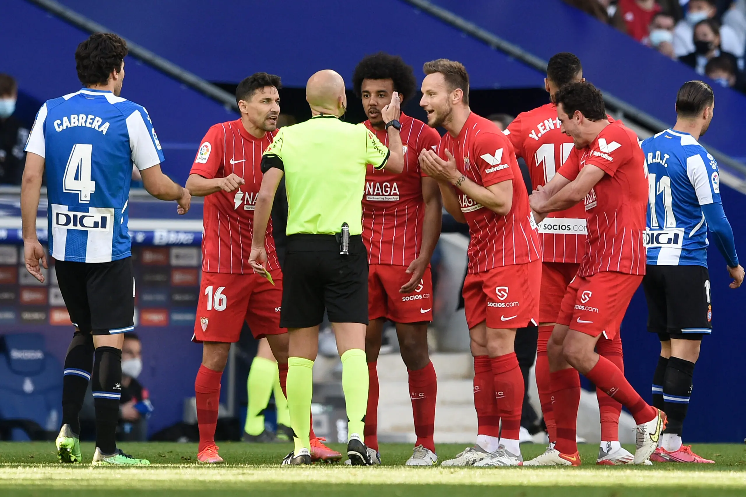 González Fuertes Expulsión de Jules Koundé en el RCD Espanyol - Sevilla Fútbol Club/Sevilla FC noticias