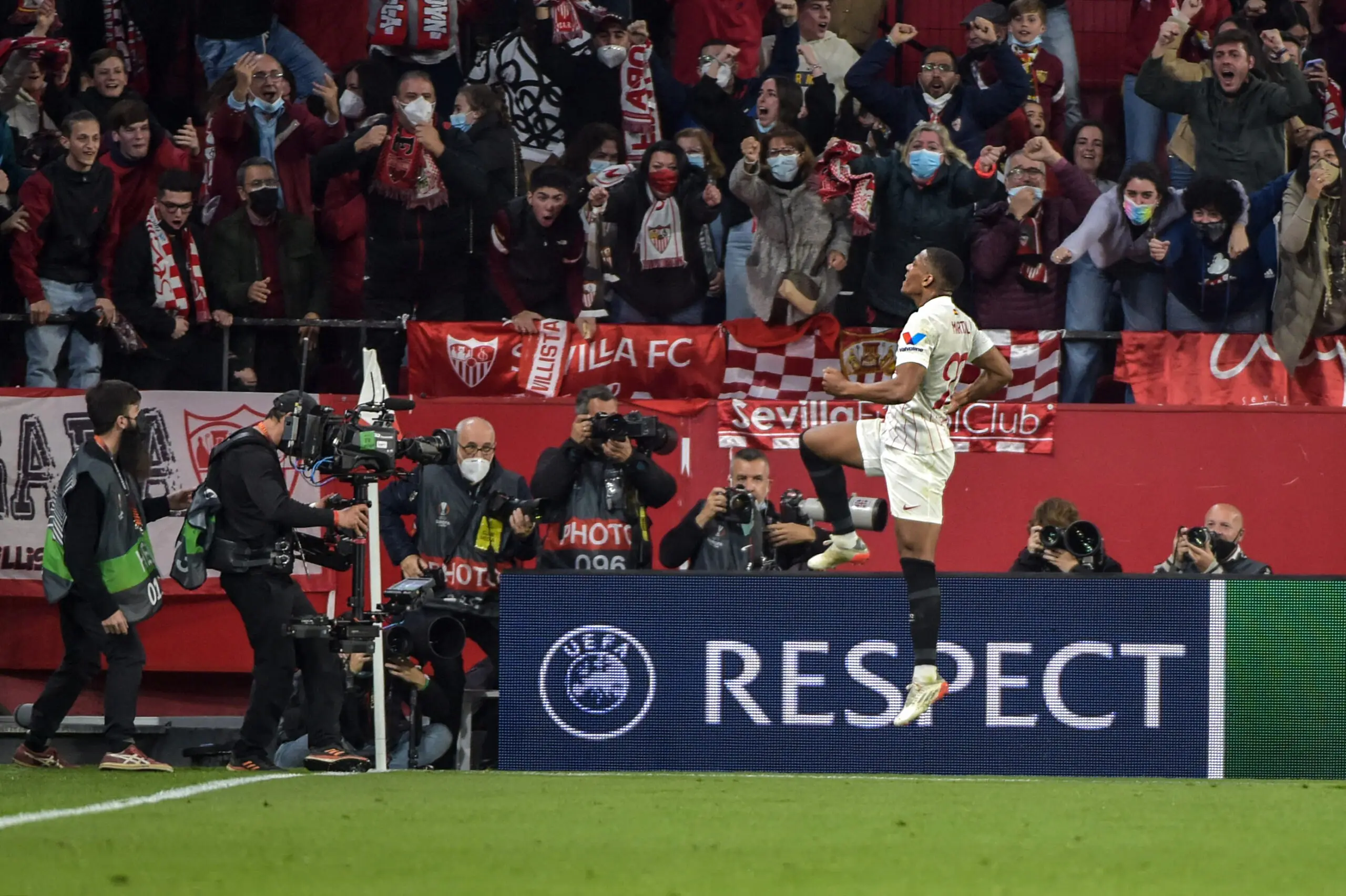 El Sevilla FC encarrila pero no sentencia la eliminatoria_1