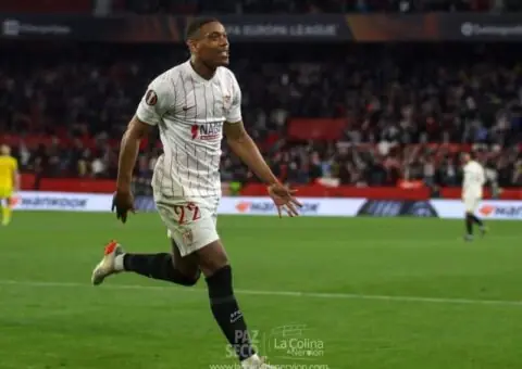 Martial sigue a tiro