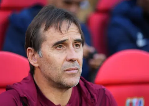 El Manchester United baraja la opción de Julen Lopetegui junto a otros tres nombres de cara a la próxima temporada