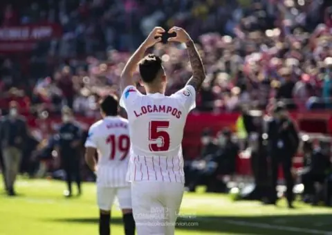 Ocampos y Diego Carlos, hasta 2025 con subida de cláusula