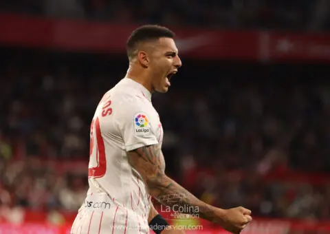 A Diego Carlos le sale nueva novia en la Premier