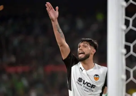 Omar Alderete, entre las opciones que baraja el Sevilla FC