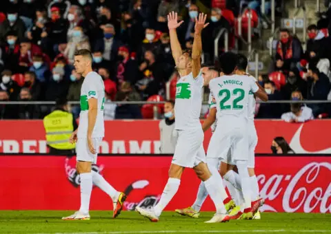 Monchi apunta a Boyé y Mojica