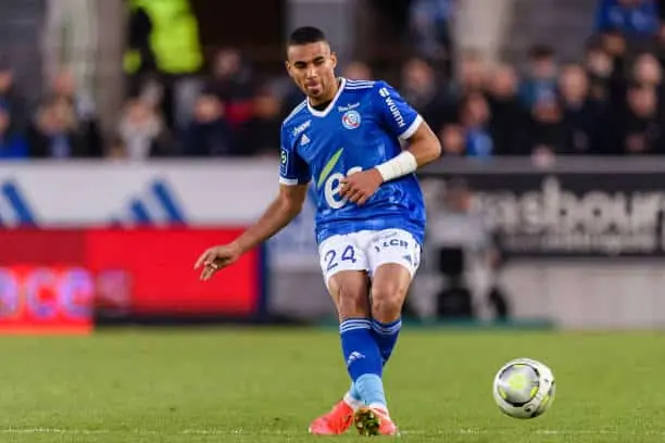 Sevilla FC y Estrasburgo negocian por Alexsander Djiku