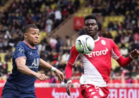 El Sevilla FC puja por Benoit Badiashile