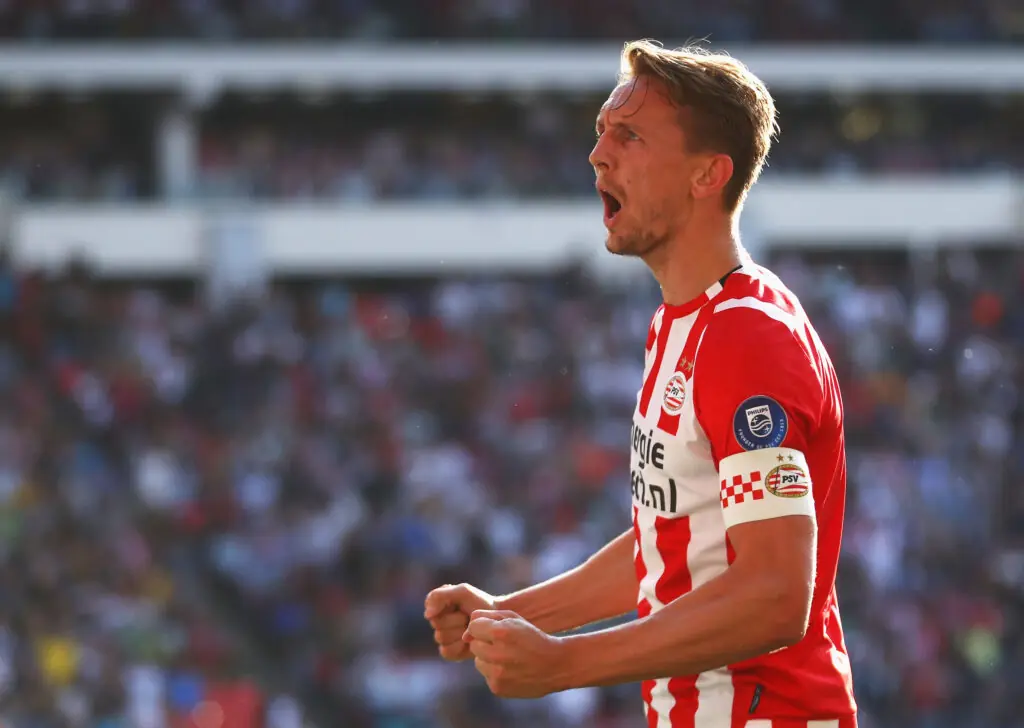 Van Nistelrooy, técnico del PSV, pide públicamente a De Jong