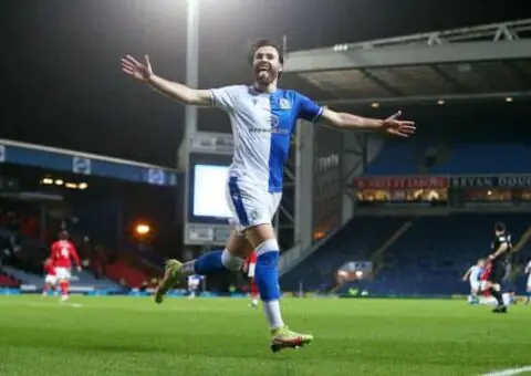El Sevilla FC, dispuesto a poner sobre la mesa la mitad de lo que pide el Blackburn por Ben Brereton