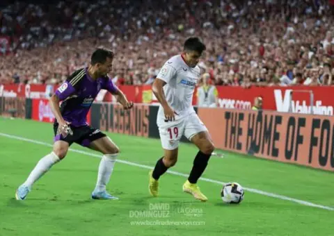 Acuña refuerza su compromiso con el Sevilla FC