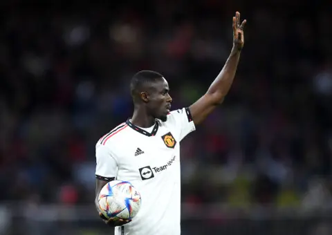 En Inglaterra dan por hecha la operación de Eric Bailly