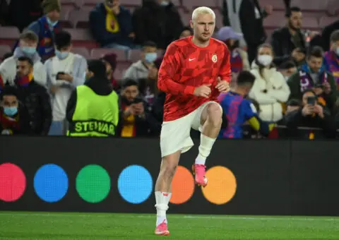 Victor Nelsson se aleja del Sevilla FC