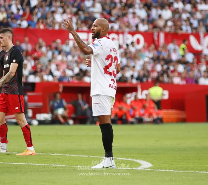 Marcão, durante un partido con el Sevilla FC