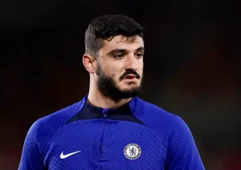El Sevilla FC sigue in situ a Armando Broja
